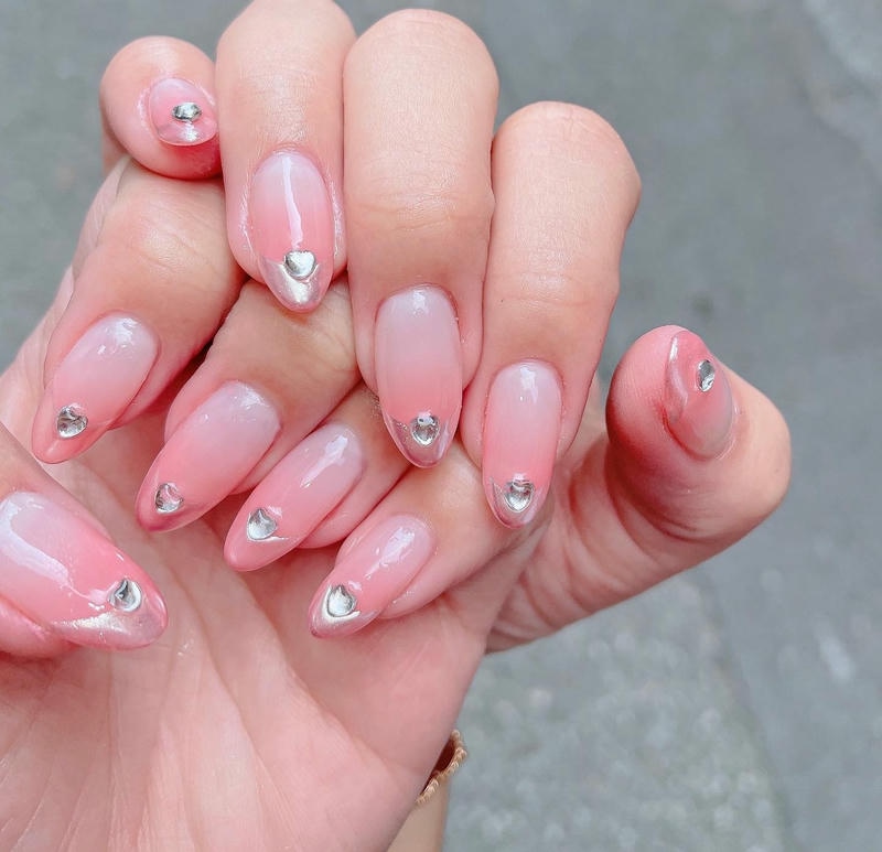 nail pastel tráng bạc đầu móng