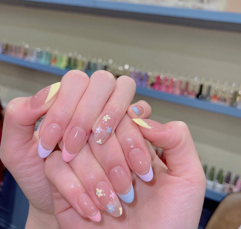 nail pastel vẽ hoa