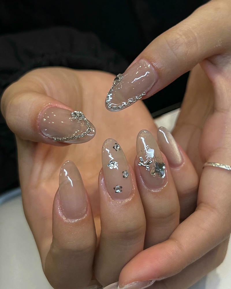 nail tết đính charm