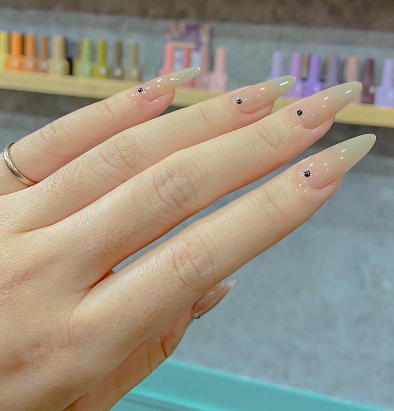nail tiểu thư chấm bi xanh
