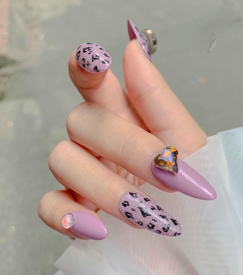nail tiểu thư đính charm