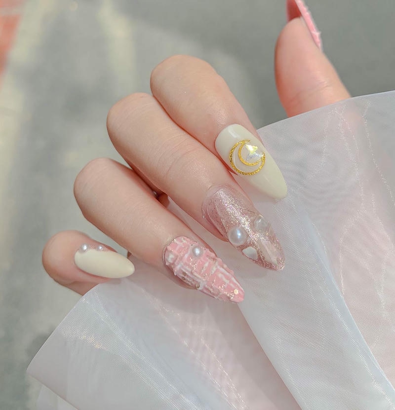 Cực xinh với 60 mẫu nail tiểu thư đơn giản tone da