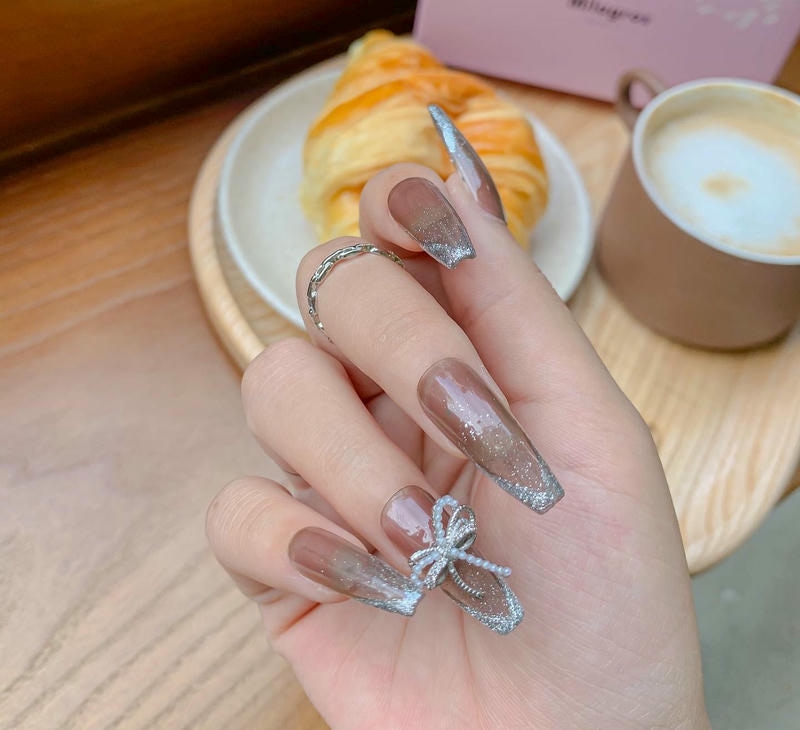 nail tiểu thư nhũ