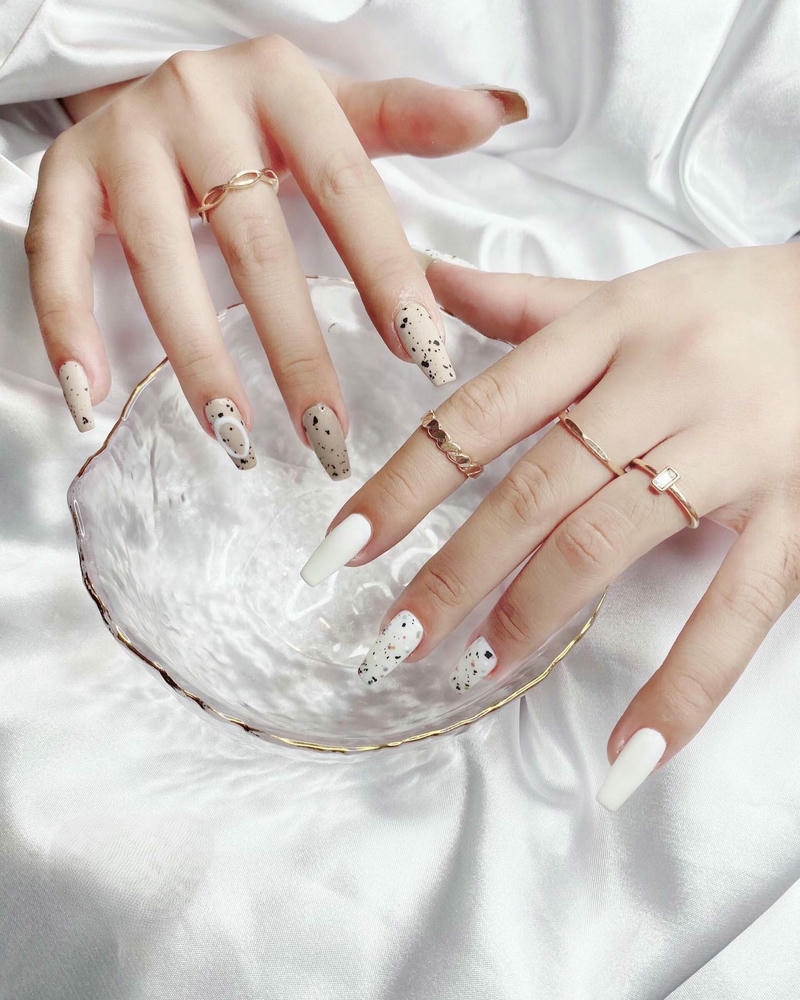 nail trứng cút chấm đen