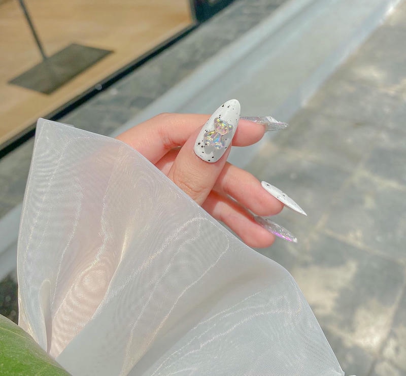 nail trứng cút đính đá hình gấu