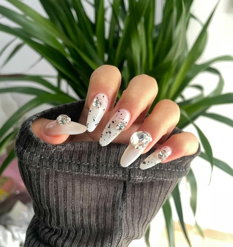 nail trứng cút đính kim cương