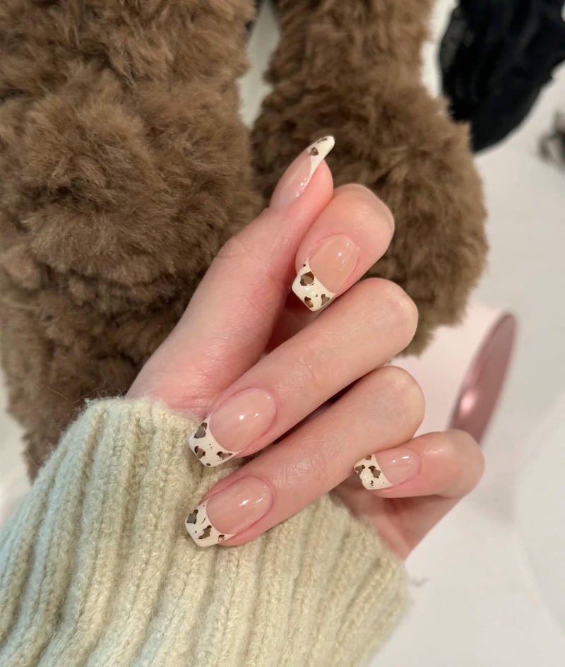 nail trứng cút màu nâu