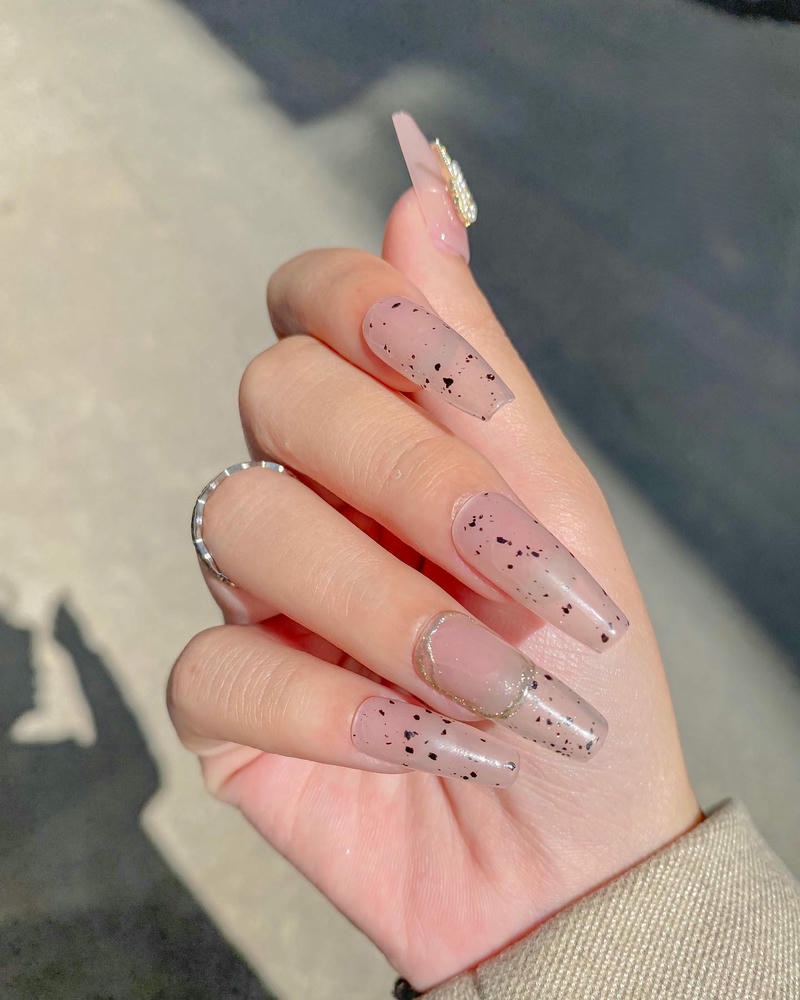 nail trứng cút trong