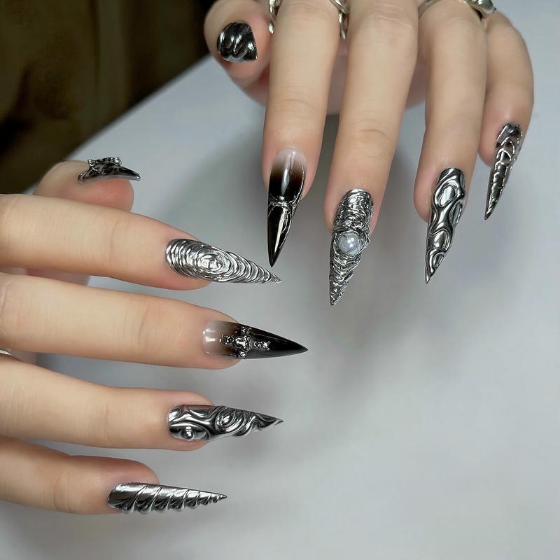 nail trung niên đen bạc