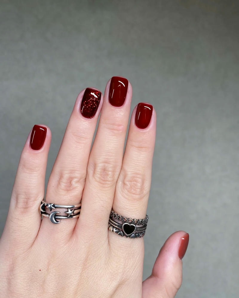 nail trung niên đỏ đậm