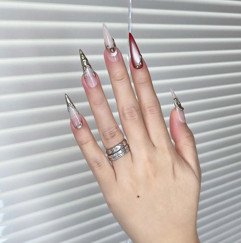 nail trung niên mắt mèo