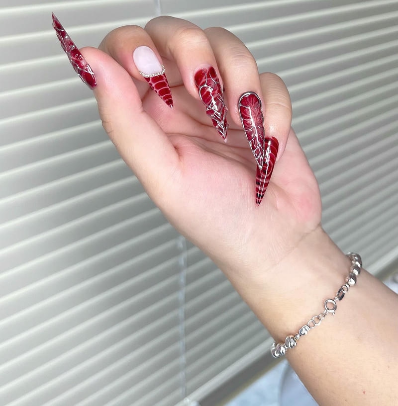 nail trung niên màu đỏ