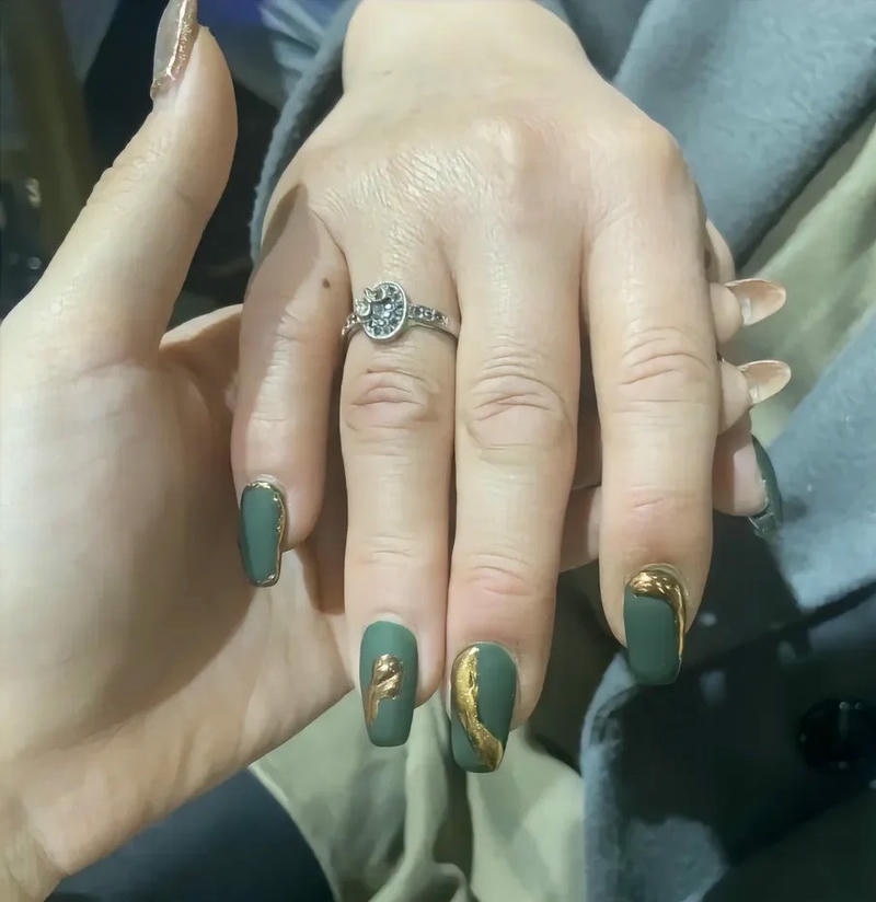 nail trung niên màu trầm